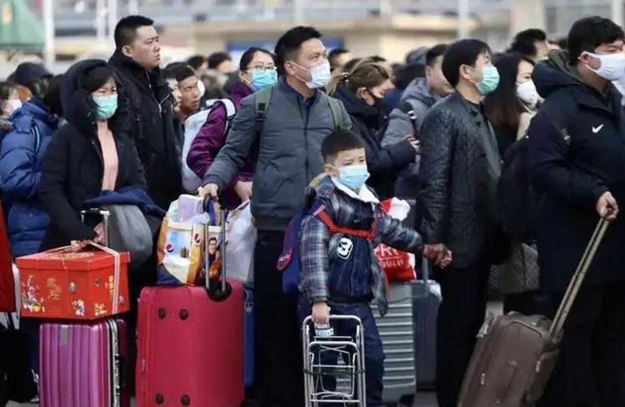 春运返乡潮中的新冠变异株防控挑战：2020-2022年经验启示