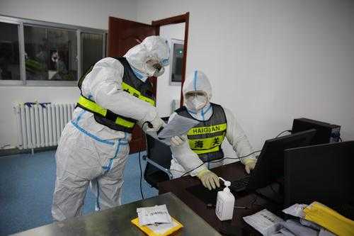 【新疆新增15例确诊，头屯河区疫情为何持续成为防控难点？】