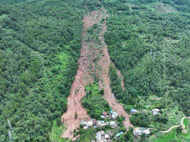 大巴山深处的防线：万源市如何保持月度零新增