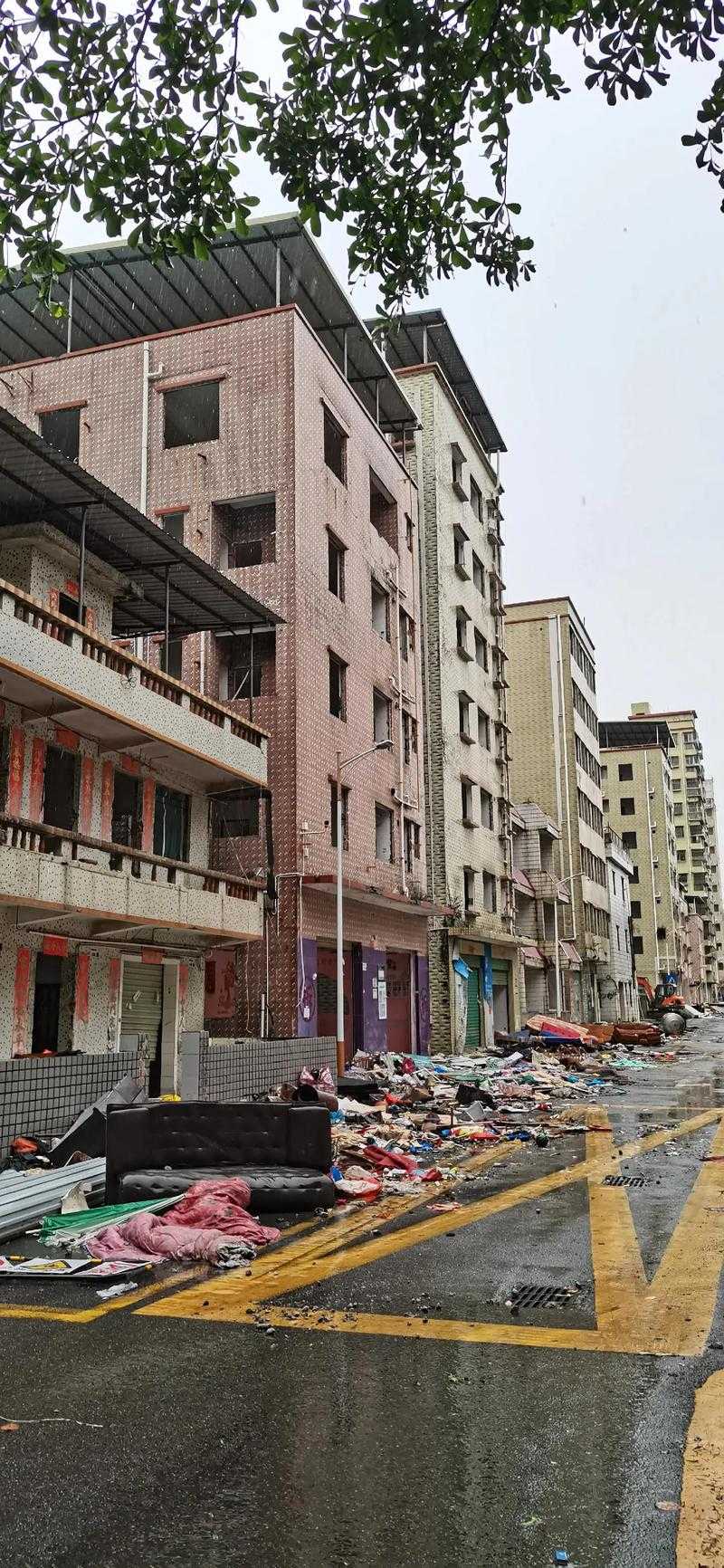 湖南祁东现聚集性疫情：城中村高密度居住的防控困境