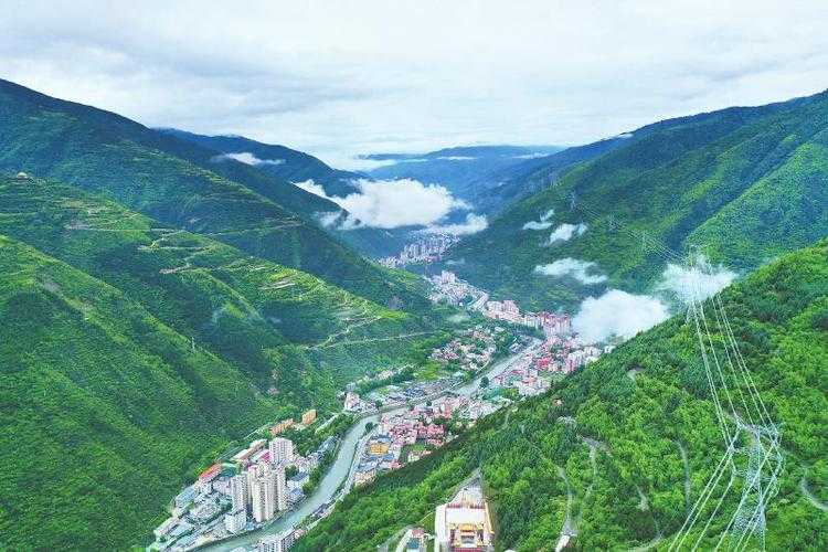 寻找全国唯一零感染城市：四川马尔康市的高原屏障与防疫闭环