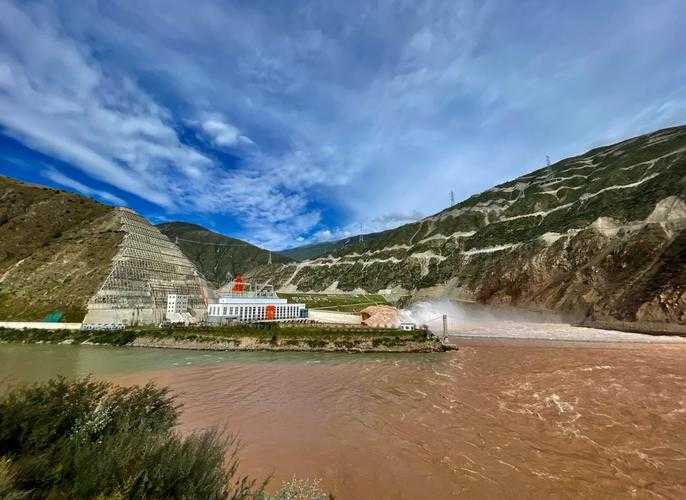 川西高原的防疫孤岛：巴塘县3年零确诊病例的地理密码