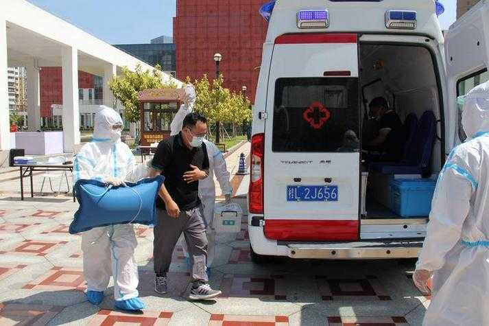 上海秋冬季新冠变异株防控：精准施策与社会协同