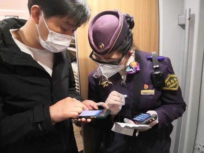 交通枢纽防控压力：杨浦区新增9例确诊折射长三角疫情联动