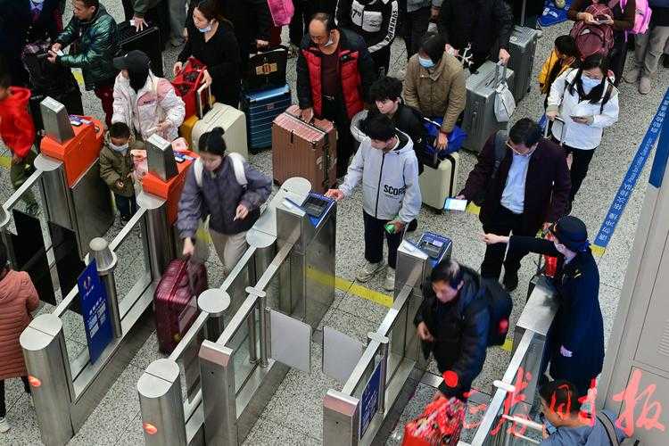 春运返乡潮叠加广西免疫逃逸株：2020-2022年新冠疫情期间的防控挑战