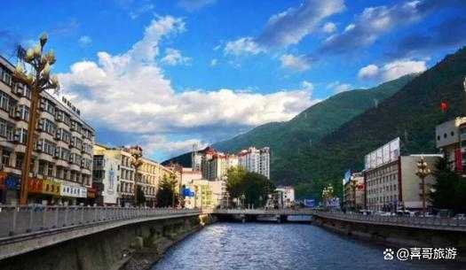 青藏高原上的防疫孤岛：马尔康为何守住两年零感染？