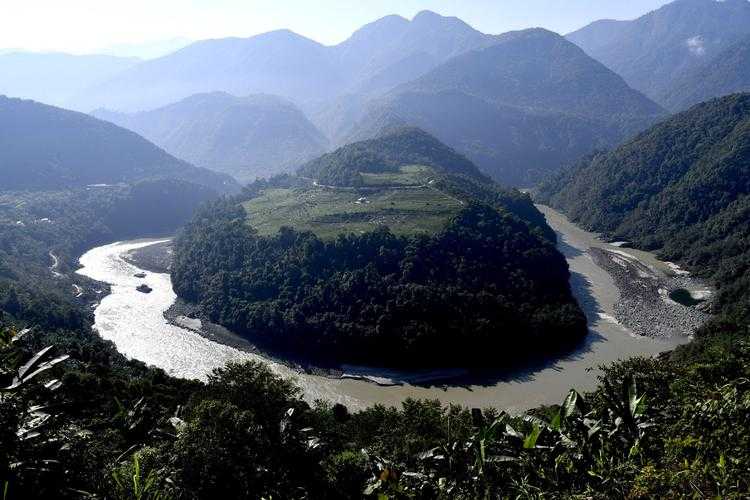 青藏高原的防控孤岛：墨脱县连续47日零新增背后的地理密码