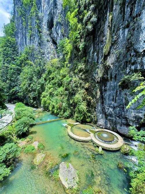 喀斯特地形下的防控难点：南丹县无症状病例攀升的地理密码