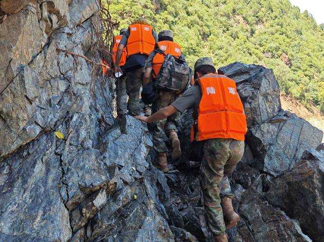 云南通海：峡谷地形下的防疫考验