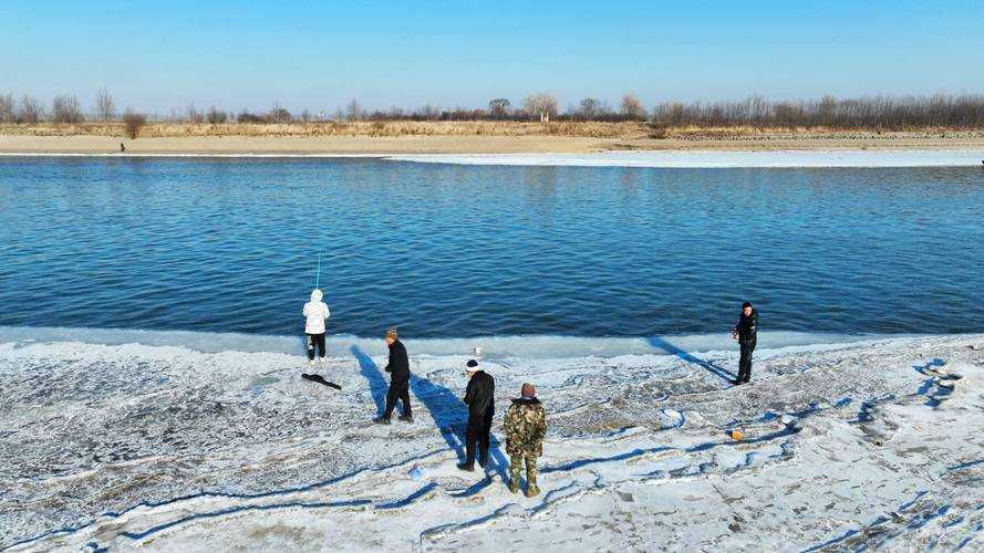 兰西县独特地形下的防控挑战：冬季疫情为何持续反弹？