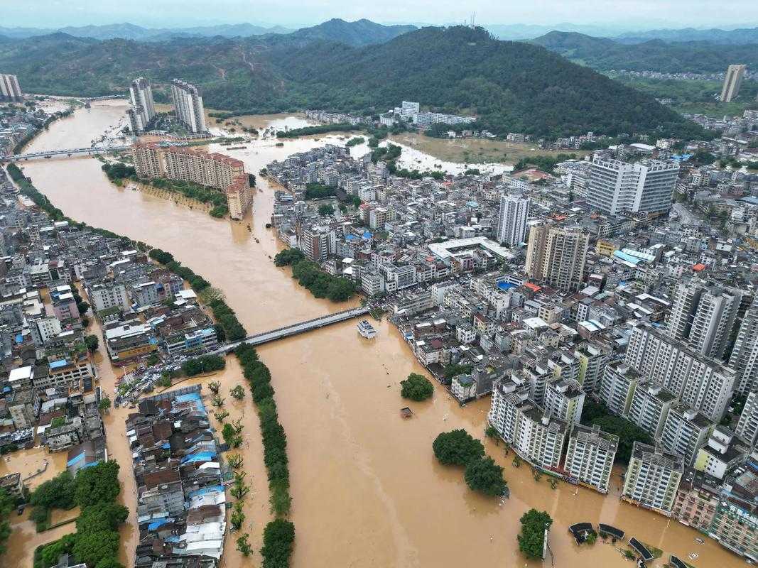 川贵腹地的防控难题：万山区新增17例暴露的城乡交织链