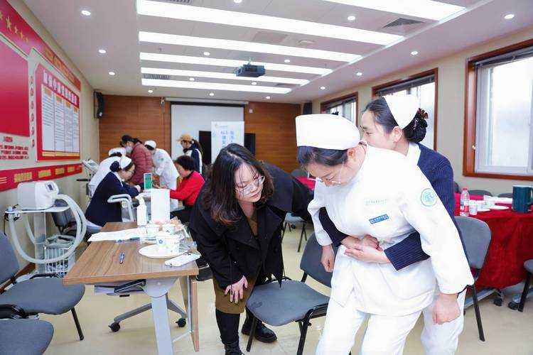 2020-2022新冠疫情期间防御变异毒株康复期患者医学管理实践