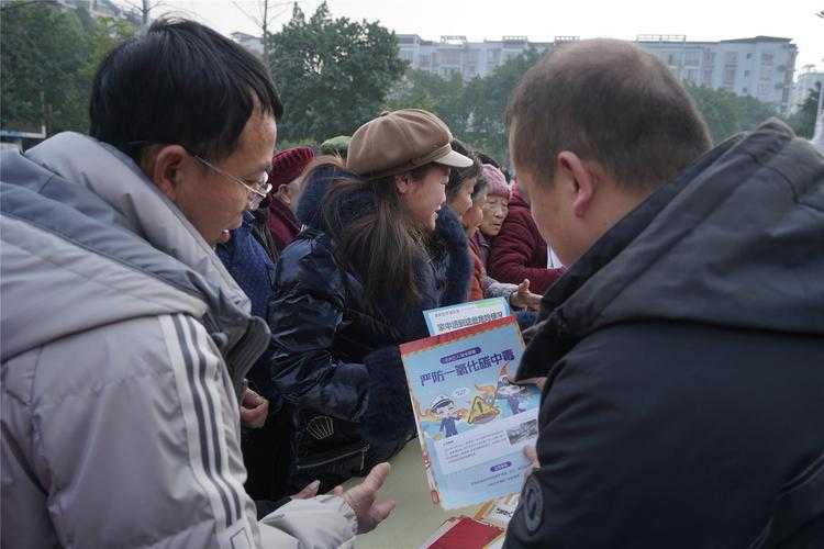 秦巴山区突现聚集性疫情，陕西镇巴何以成为防控新焦点？