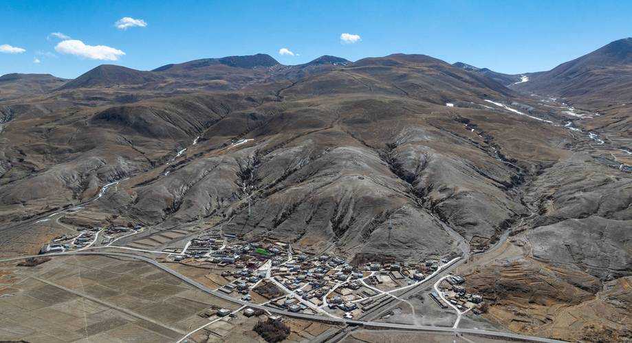 高原牧区的疫情漩涡：称多县24小时新增8例背后的地理陷阱