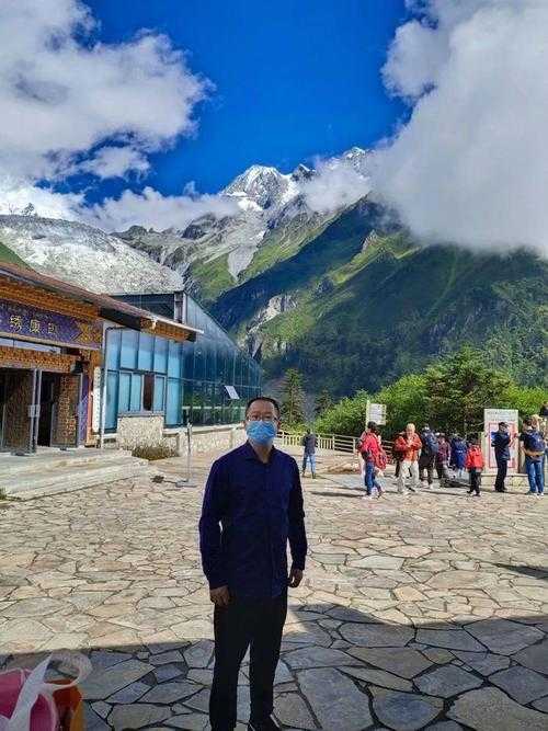 川西矿镇十连增背后：封闭山谷的传播链困局